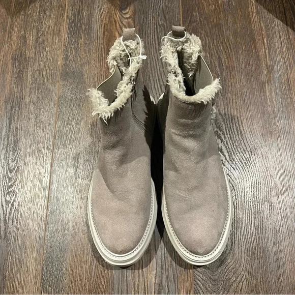 Steven New York Arian Chelsea Boot Like New size 6.5 Grey Lug soles faux fur - Picture 4 of 11